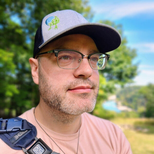 Portrait of Reony with a hat and glasses on